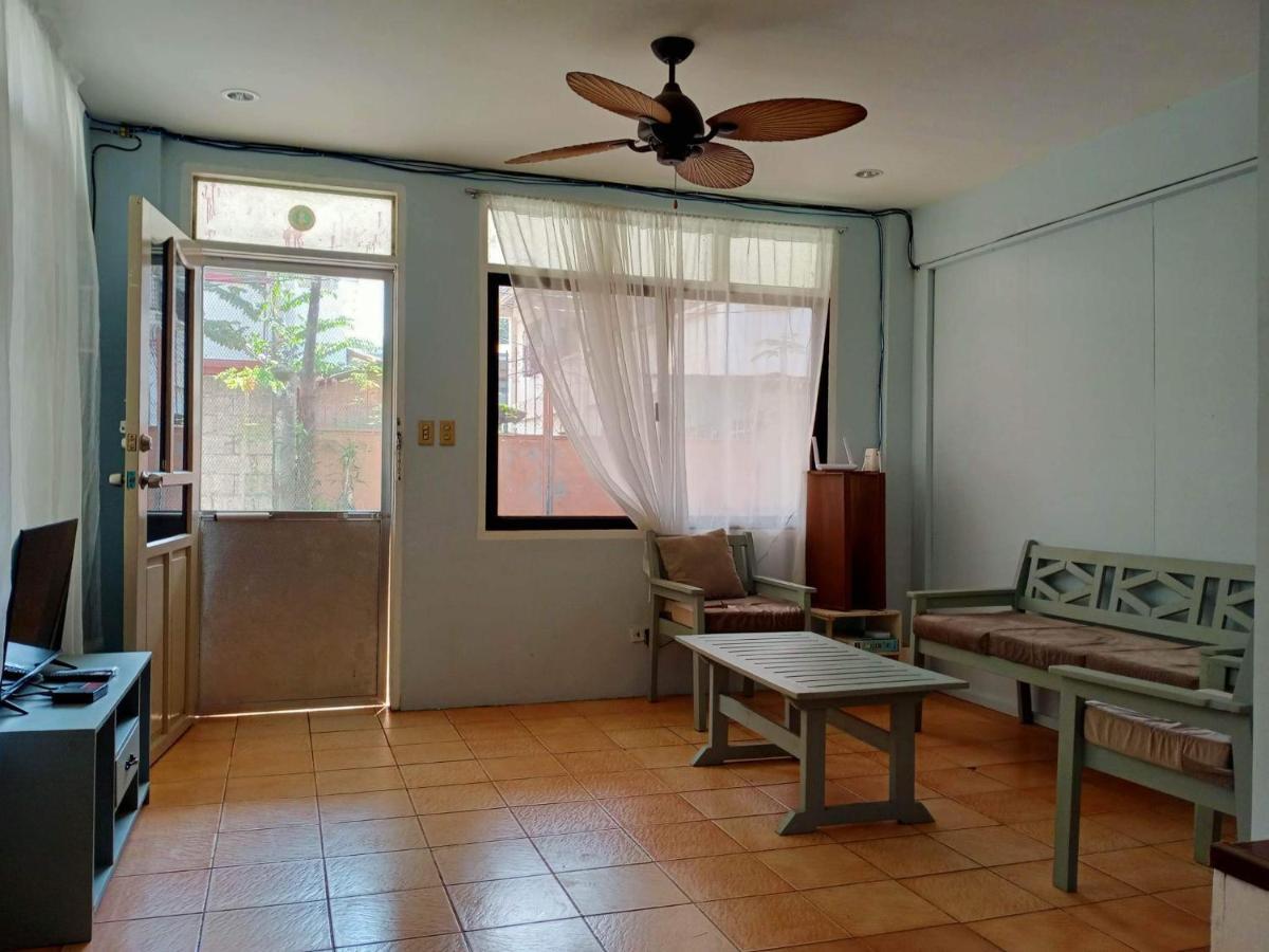 Downtown Area 2 Bedroom Apartment Puerto Princesa Exterior photo